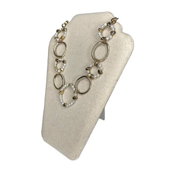 Faux Pearl and Gold Tone Circle Necklace Lobster Claw Clasp - Picture 4 of 8